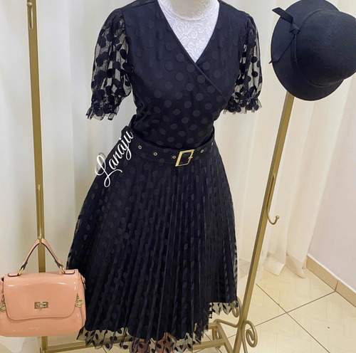 Imagem 2 de 10 de Vestido Midi Plissado Preto Com Cinto