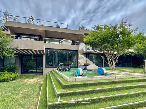 Casa En Arriendo De 7 Dorm. En Lo Barnechea