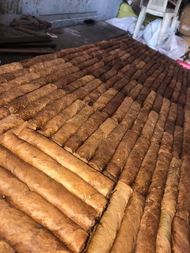 Imagen 3 de 4 de Puro De Tabaco Elaborado A Mano.
