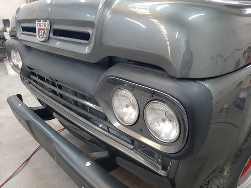 Ford Loba V8