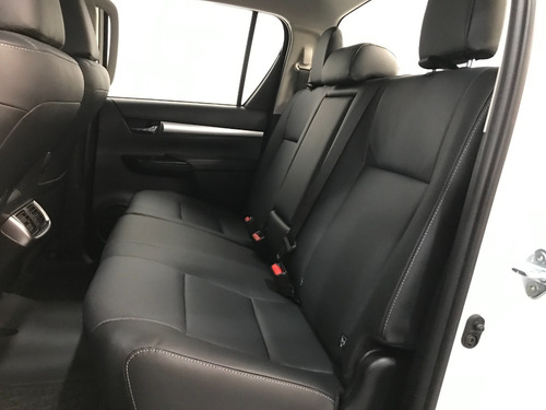 Imagen 12 de 22 de Toyota Hilux 2.8 Srx Srv Dx Sr 4x2 4x4 At Mt Amarok V6