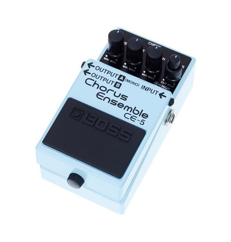 Imagen 2 de 5 de Pedal de efecto para instrumento de cuerda Boss Chorus Ensemble CE-5 celeste