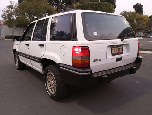 Jeep Grand Cherokee Laredo L6 4x2 At
