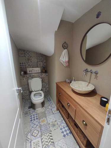 Casa En Venta Con Salida A La Laguna, Estilo Neoclásico. En El Cantón.