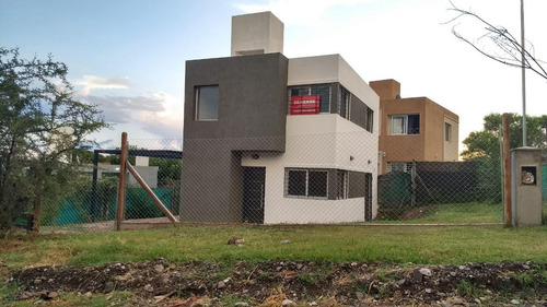 Hermoso Duplex En Villa Allende - 2 Dormitorios - Cochera Y Terreno Amplio - Barrio Español