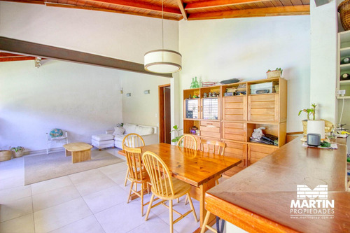Casa En Venta En Martinez 4 Ambientes Uno En Suite, Jardín Con Pileta, Cochera X 2.