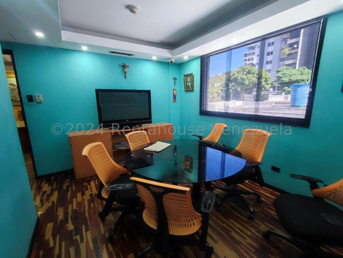 Los Chaguaramos !! Hermosa E Impecable Casa Acondicionada Para Uso De Oficina Y Comercial, 780 M2 Terreno, 828 M2 Const., 8 Oficinas, 5 Baños, 10 Pe, A/a, Sistemas De Seguridad. Excelente Ubicación !!