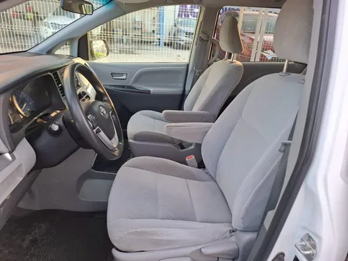 Toyota Sienna 3.5 Le At