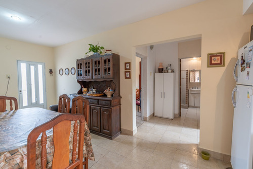 Imagen 4 de 24 de Casa A La Venta 2 Dormitorios En San Lorenzo