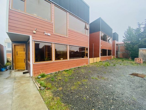 Casa En Venta Con Apart Hotel De 12 Dorm. En Natales