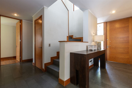 Casa En Arriendo De 5 Dorm. En Las Condes