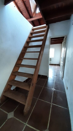 Imagen 20 de 30 de Permuta - Casa De 8 Ambientes En Venta - Ituzaingo Norte
