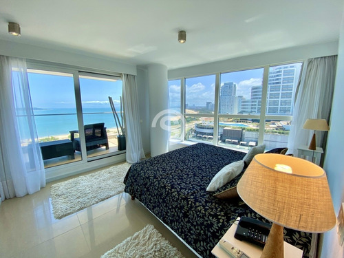 Apartamento En Mansa - Punta Del Este- Ref: 4566