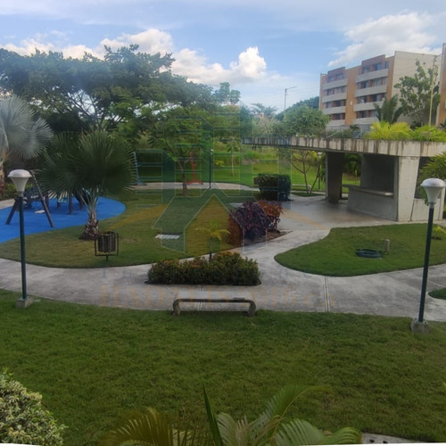 Imagen 4 de 14 de Apartamento En Alquiler De 2 Hab, , Resd. Apamates Suites Ii