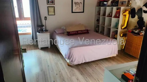 Agp Fabulosa Casa Remodelada. En Venta En La Boyera, Ubicada En Calle Cerrada 25-12979 Ys
