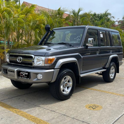 Imagen 3 de 13 de Toyota Land Cruiser Machito