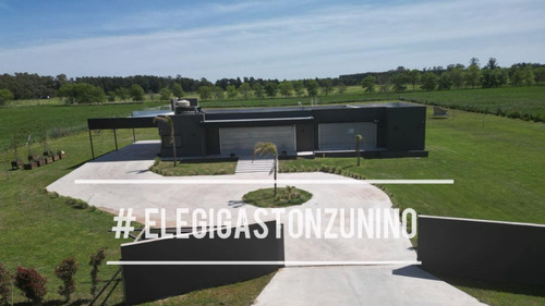 Venta De Hermosa Casa Quinta En Altamira - Mercedes
