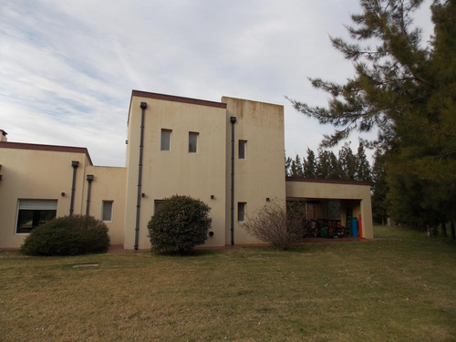 Casa En Barrio Privado Chacras De Uribelarrea
