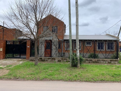Imagen 4 de 7 de Venta- Casa 3 Habitaciones En Luis Guillon !