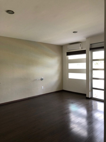 Residencia En Venta En Cumbres Del Lago, Juriquilla. Lago Saquila