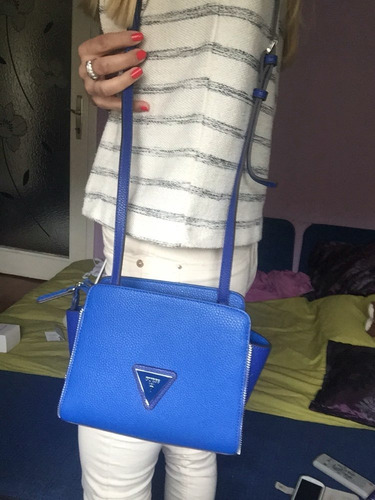Cartera Morral Guess Negra Nueva Con Etiqueta En Stock