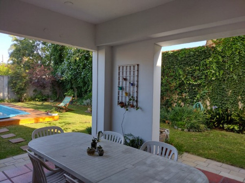 Casa 6 Ambientes - San Nicolas 1339 - Castelar Norte
