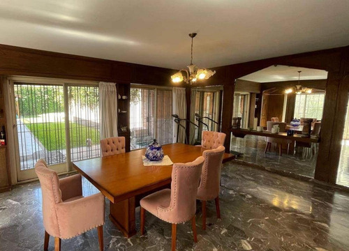 Casa En Venta - 4 Dormitorios 5 Baños - Morón