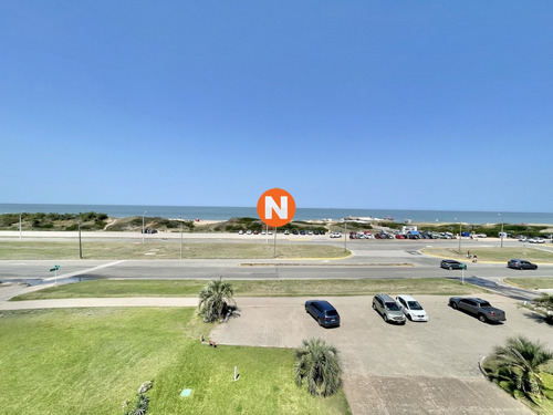 Venta De Apartamento En Brava De 2 Dormitorios Y Medio Punta Del Este 