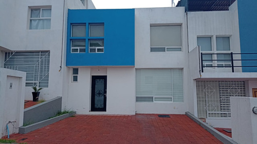 Fracc.vista Azul X Lib.sur Poniente Cerca De Tec Milenio Casa Espaciosa E Iluminada Patio Amplio