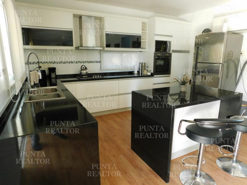 Mansa, Minimalista, 3 Suites Con Vestidor Y Terrazas, Parrillero, Piscina, Jardín Diseño- Ref: 130