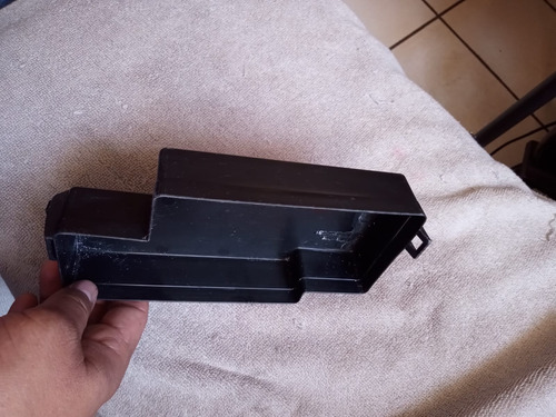 Tapa Base De Fusibles Nissan Urvan Nv 350 2014-2020 (Usado)