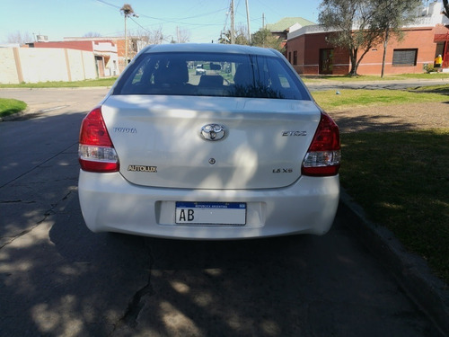 Toyota Etios 1.5 Xs 4 Puertas 2017 Excelente Permuto