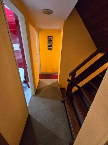 Casa Tipo Chalet De 6 Ambientes Con Jardin, Pileta Y Cochera En Venta. Olivos