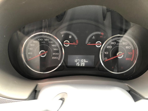 Imagem 5 de 8 de Fiat Grand Siena Essence 1.6 2013