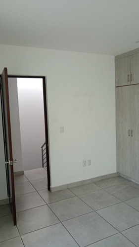 Casa En Fraccionamiento Bosque Real, Colima, Excelente Ubicación