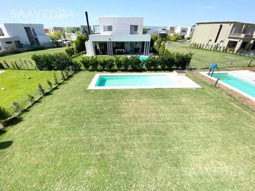 Imagen 21 de 30 de Casa En Venta Estilo Clásico. Barrio Tipas Lote Interno En Zona Bien Consolidada.