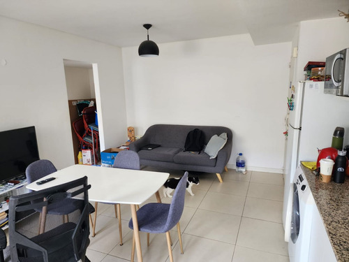 Departamento De 2 Ambientes En Venta, En Complejo De Banfiel