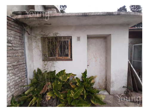 Imagen 25 de 28 de Casa De 4 Ambientes Con Jardin Y Pileta En Berazategui