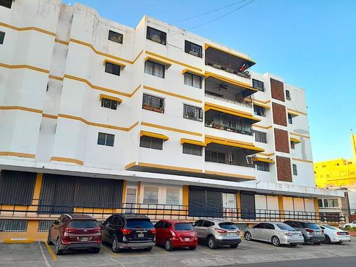 Apartamento En Venta En Gazcue, Santo Domingo.