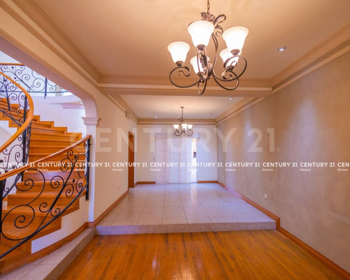 Casa En Venta En Fraccionamiento Rincon De Las Lomas Chihuahua, Chih.