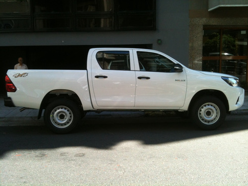 Toyota Hilux 4x4 Dc Dx 2,4tdi 150hp Man 6 Vel Entrega Ya '24