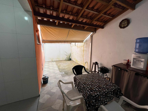 Apartamento Térreo 2 Dormitórios Com Quintal