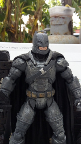 Dc Multiverse Batman Con Armadura Y Arma, Suelto!! (Usado)