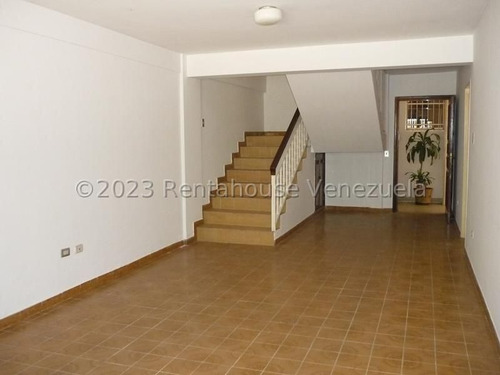 Imagen 2 de 18 de En Alquiler Espaciosa Aparto-quinta Ubicada En Avenida De Alto Tráfico En Prebo. Dos Niveles Ideal Para Su Negocio