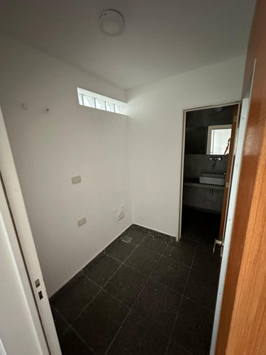 Oficina Céntrica 42m2 / 90m2 En Alta Gracia, Moderna, Amplia, Luminosa, En Complejo De Oficinas