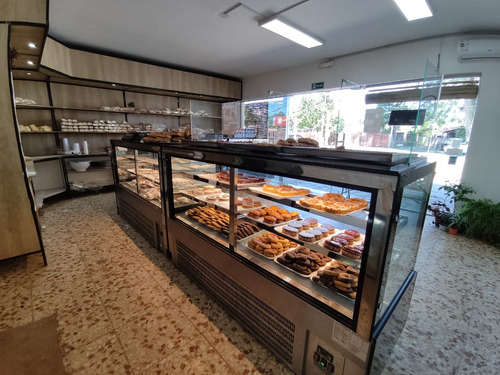 Alquiler De Local Gastronómico Y Venta De Llave. Multirubro, Actualmente Panadería, Clientela Fija. Shangrila