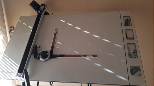 Imagen 3 de 10 de Tecnigrafo Mautren Mec,con Tablero Y Base . Uto A Contrapeso