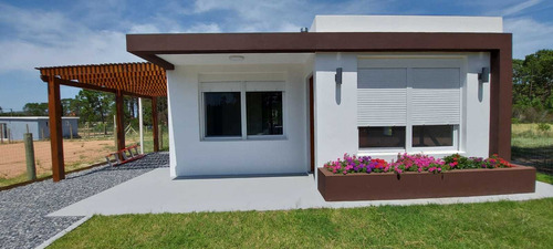 Vende Casa A Estrenar - 2 Dormitorios - Barrio Los Angeles