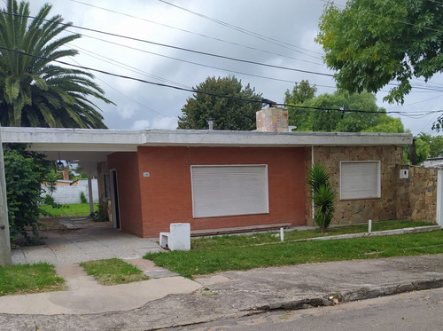 Chalet Ubicado En Pan De Azúcar, Zona Céntrica