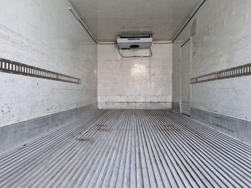 Imagem 8 de 12 de Bau Refrigerado Para Toco 6,90 Piso Canaletado
